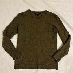 Banana Republic Women’s Crew Neck Sweater Green Size M Merino Wool Long Sleeve